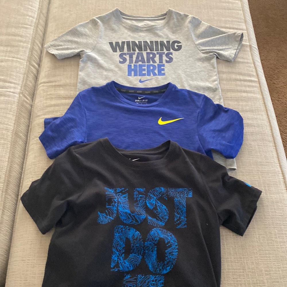 3 Nike Shirts boys size M in excellent condition.